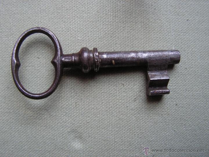 Antig&uuml;edades: Llave antigua . Medida 80mm. - Foto 1