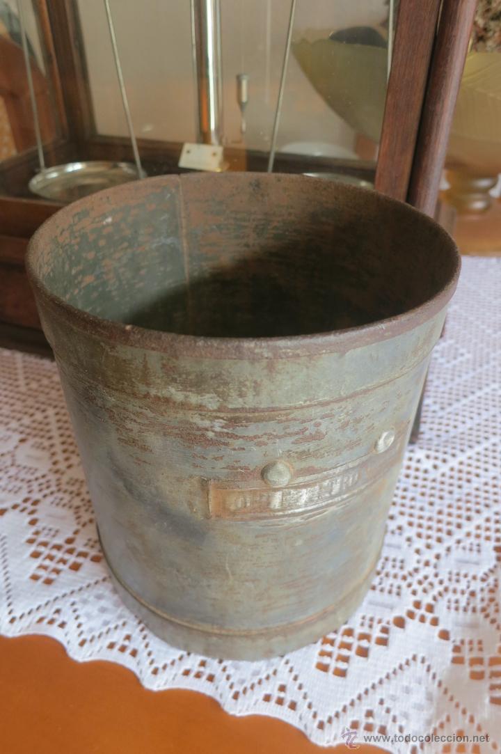 Antig&uuml;edades: medida para liquidos de doble litro - Foto 6