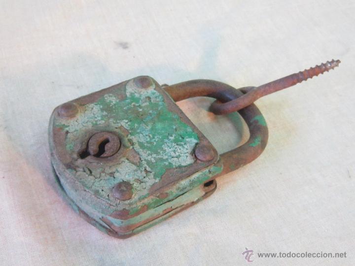 Antig&uuml;edades: CANDADO DE HIERRO PINTADO - Foto 3