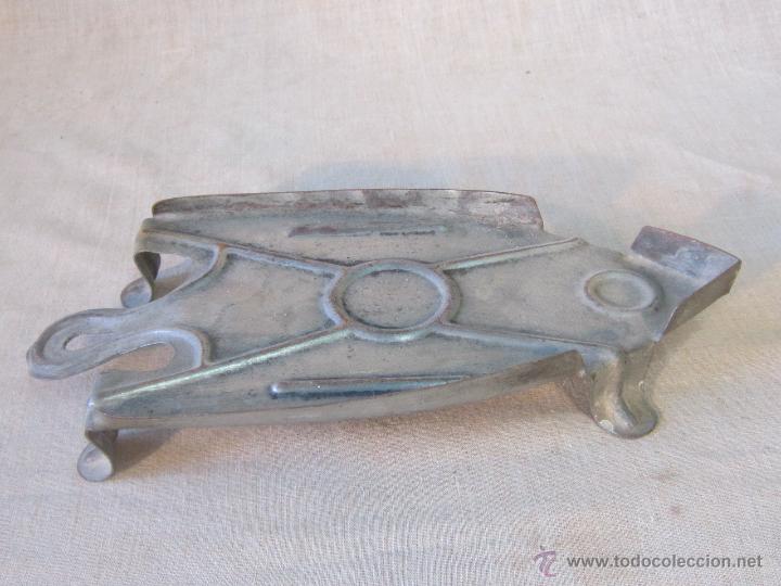 Antig&uuml;edades: PLANCHERO ANTIGUO DE HIERRO - Foto 4