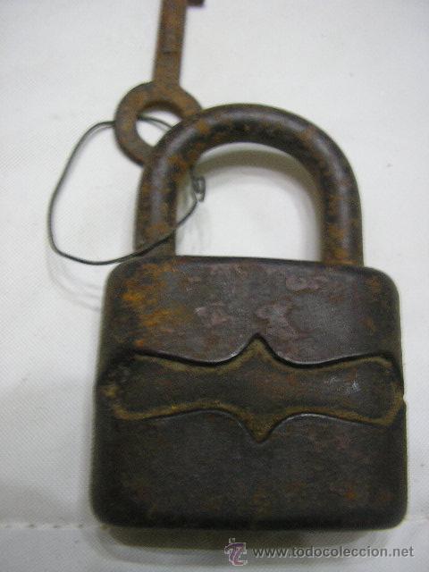 Antig&uuml;edades: ANTIGUO CANDADO CON LLAVE - Foto 1
