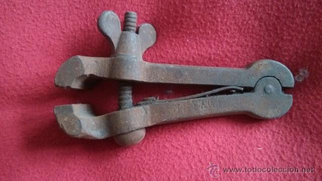 Antig&uuml;edades: ANTIGUO TORNO 15cm - Foto 1