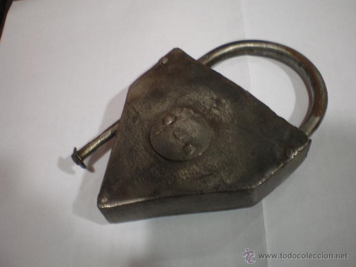 Antig&uuml;edades: ANTIGUO CANDADO DE HIERRO FORJADO - Foto 2
