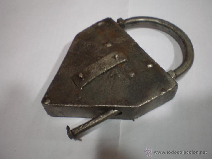 Antig&uuml;edades: ANTIGUO CANDADO DE HIERRO FORJADO - Foto 3