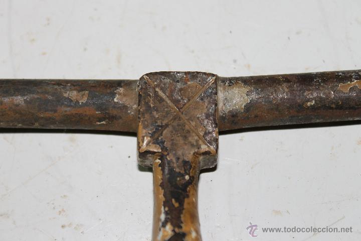 Antig&uuml;edades: PESTILLO (CERROJO) DE HIERRO - Foto 2