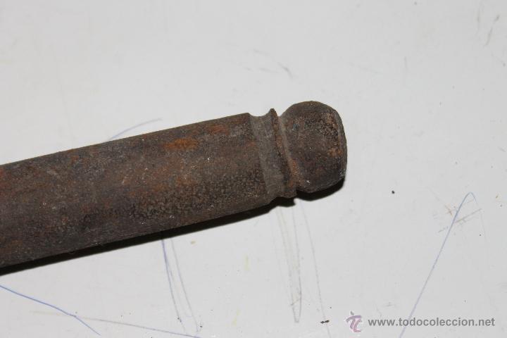 Antig&uuml;edades: PESTILLO (CERROJO) DE HIERRO - Foto 2