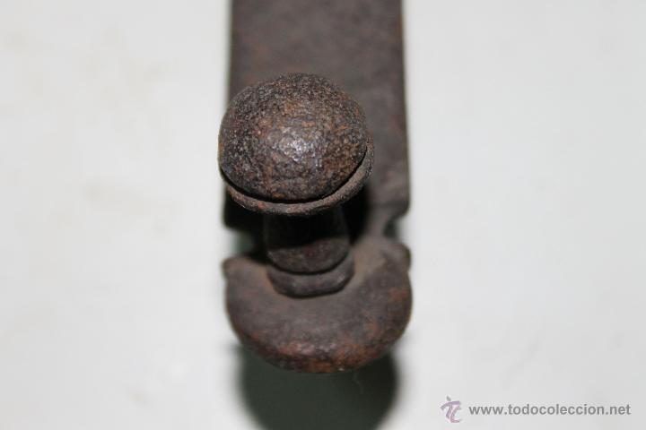 Antig&uuml;edades: PESTILLO (CERROJO) DE HIERRO - Foto 4