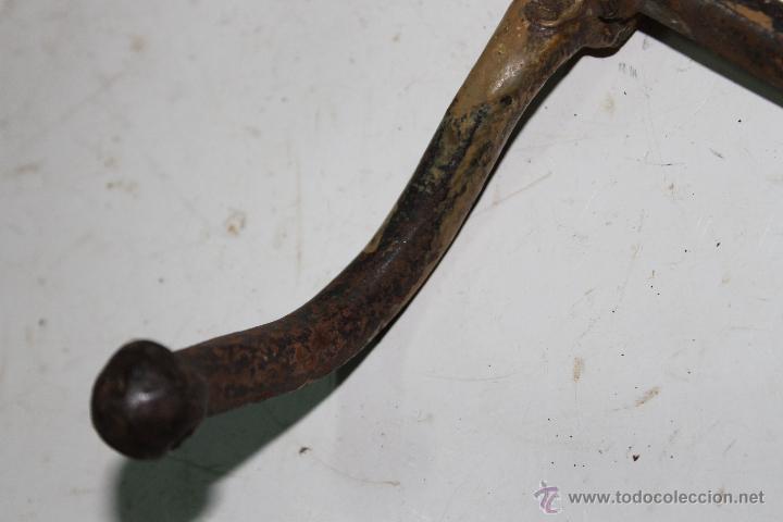 Antig&uuml;edades: PESTILLO (CERROJO) DE HIERRO - Foto 4