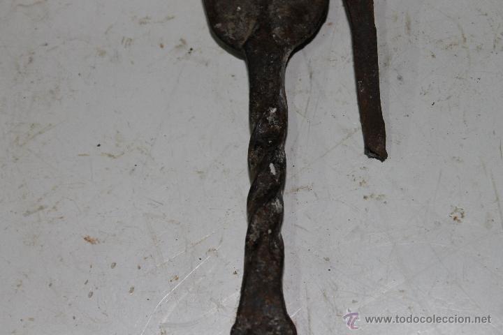 Antig&uuml;edades: PESTILLO (CERROJO) DE HIERRO - Foto 2