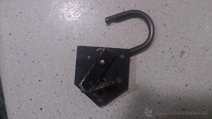 Antig&uuml;edades: CANDADO ANTIGUO DE HIERRO CON SU LLAVE - Foto 2