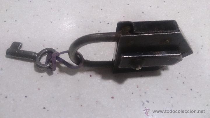 Antig&uuml;edades: CANDADO ANTIGUO DE HIERRO CON SU LLAVE - Foto 4