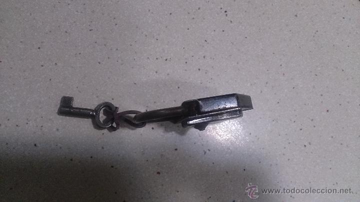 Antig&uuml;edades: CANDADO ANTIGUO DE HIERRO CON SU LLAVE - Foto 5
