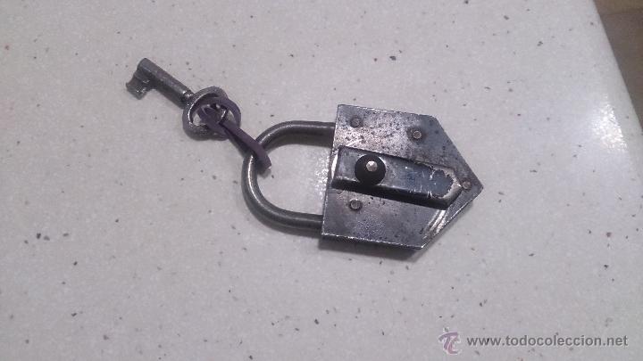 Antig&uuml;edades: CANDADO ANTIGUO DE HIERRO CON SU LLAVE - Foto 6