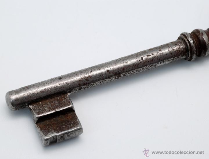 Antig&uuml;edades: Llave hierro forjado S XIX - Foto 3