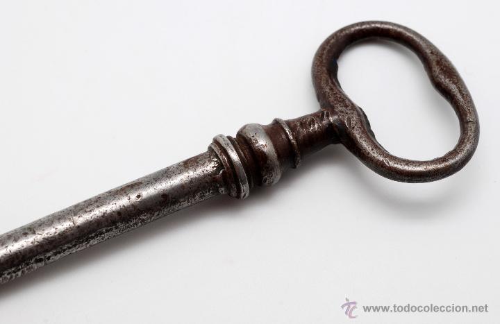 Antig&uuml;edades: Llave hierro forjado S XIX - Foto 5