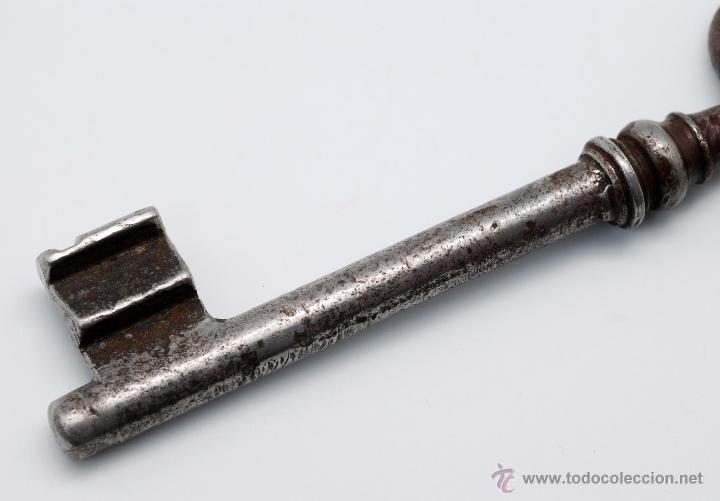 Antig&uuml;edades: Llave hierro forjado S XIX - Foto 6