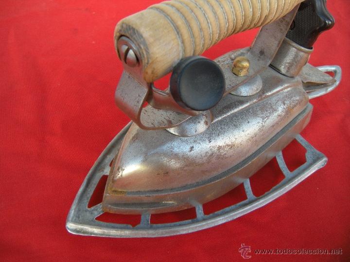 Antig&uuml;edades: ANTIGUA PLANCHA EL&Eacute;CTRICA CON PLANCHERO - Foto 1