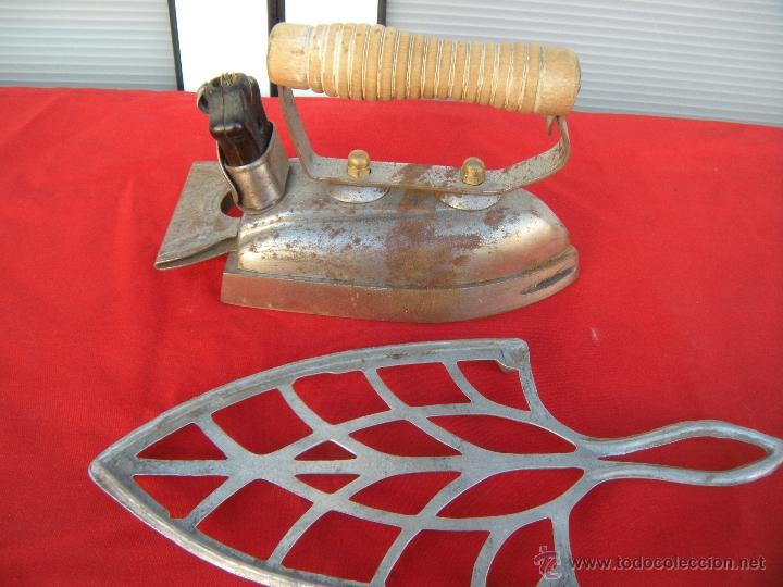 Antig&uuml;edades: ANTIGUA PLANCHA EL&Eacute;CTRICA CON PLANCHERO - Foto 2
