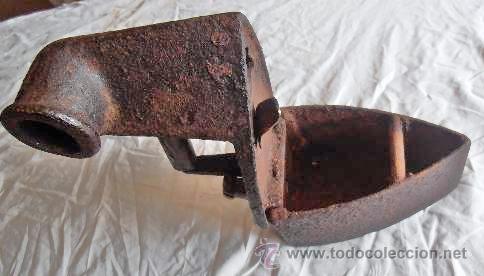 Antig&uuml;edades: PLANCHA DE HIERRO A CARBON - Foto 4