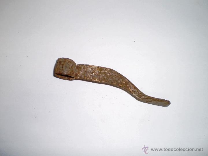 Antig&uuml;edades: CLAVO DE ALBA&Ntilde;IL (SUJECCION) 12 CMS - Foto 1