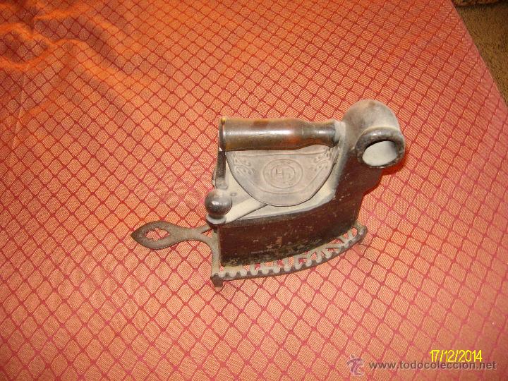 Antig&uuml;edades: Plancha de carb&oacute;n con el anagrama de las ss - Foto 1