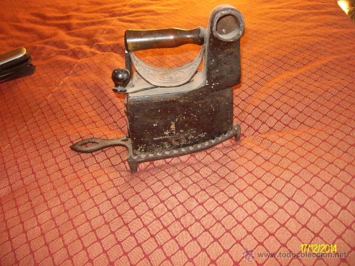 Antig&uuml;edades: Plancha de carb&oacute;n con el anagrama de las ss - Foto 4