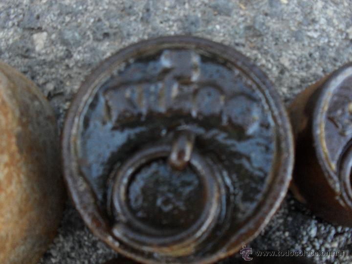 Antig&uuml;edades: JUEGO DE CINCO PESAS DE HIERRO ,NUMERO 2 - Foto 3