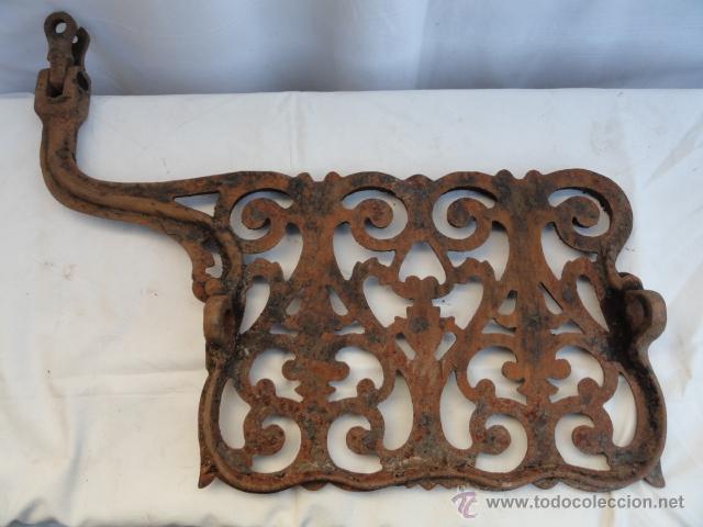 Antig&uuml;edades: HIERRO PIES M&Aacute;QUINA DE COSER. - Foto 3