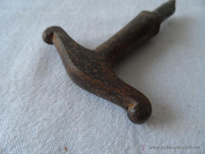 Antig&uuml;edades: LLAVE FORJA RARO CUADRADO - Foto 3