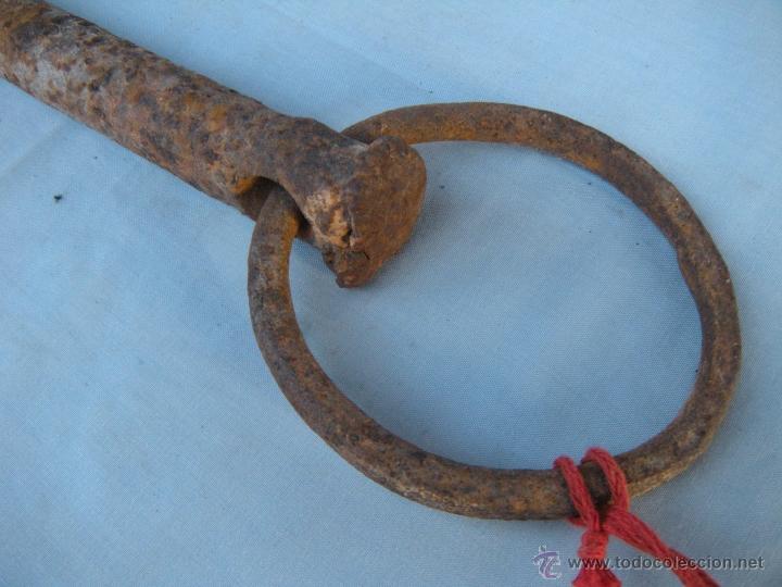 Antig&uuml;edades: ANTIGUO CLAVO CON ANILLA FORJA - Foto 2