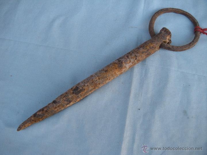 Antig&uuml;edades: ANTIGUO CLAVO CON ANILLA FORJA - Foto 3