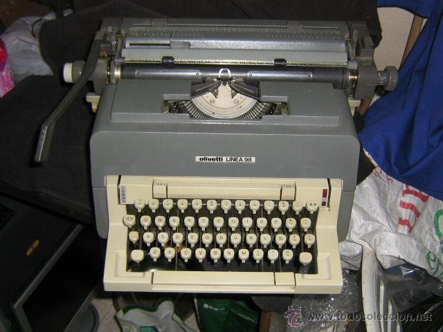 Antig&uuml;edades: Maquina de escribir marca OLIVETTI modelo LINEA 98 - Foto 3