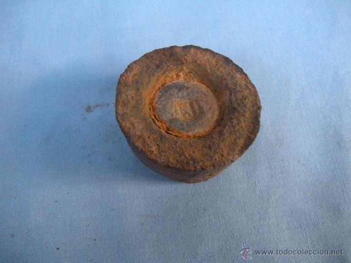 Antig&uuml;edades: ANTIGUA PESA DE HIERRO 100 GRAMOS - Foto 2