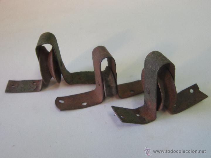 Antig&uuml;edades: LOTE DE 3 RUEDAS DE HIERRO - Foto 1