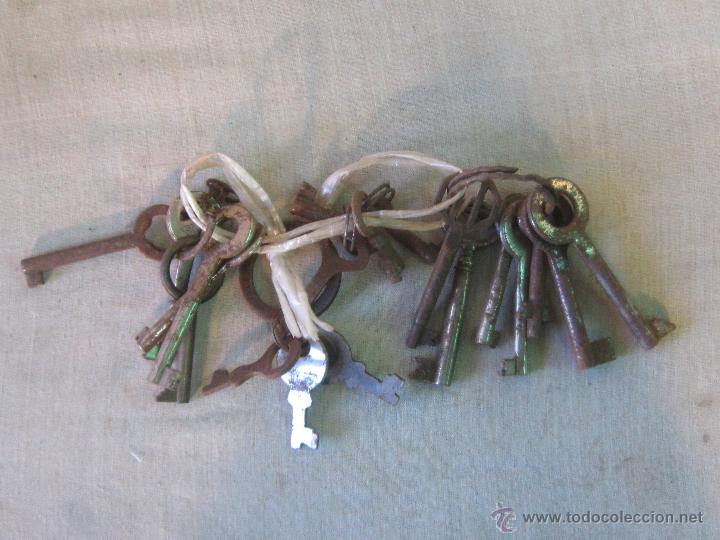 Antig&uuml;edades: LOTE DE LLAVES - Foto 1