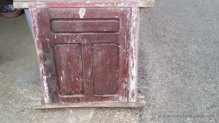 Antig&uuml;edades: antigua ventana de madera con rejas de forja. - Foto 5