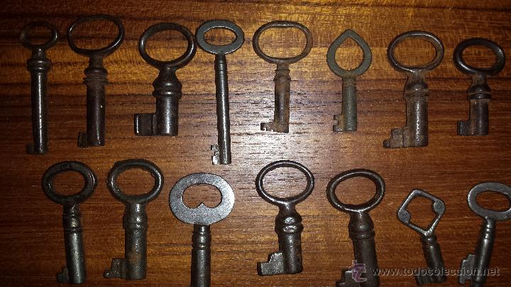 Antig&uuml;edades: 25 llavecita antiguas. - Foto 2