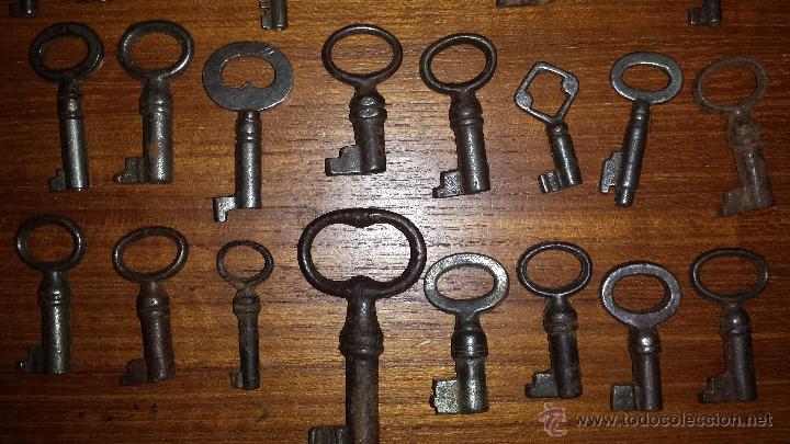 Antig&uuml;edades: 25 llavecita antiguas. - Foto 3