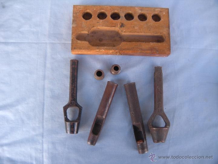 Antig&uuml;edades: LOTE DE SEIS SACABOCADOS - Foto 1