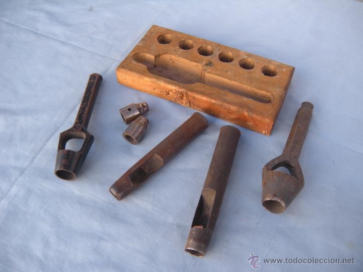 Antig&uuml;edades: LOTE DE SEIS SACABOCADOS - Foto 3
