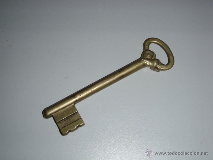 Antig&uuml;edades: Antigua llave de bronce - Foto 1