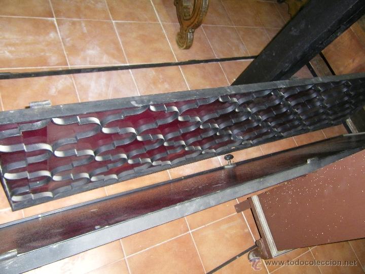 Antig&uuml;edades: PUERTA DOS HOJAS CON ADORNOS DE FORJA - Foto 1