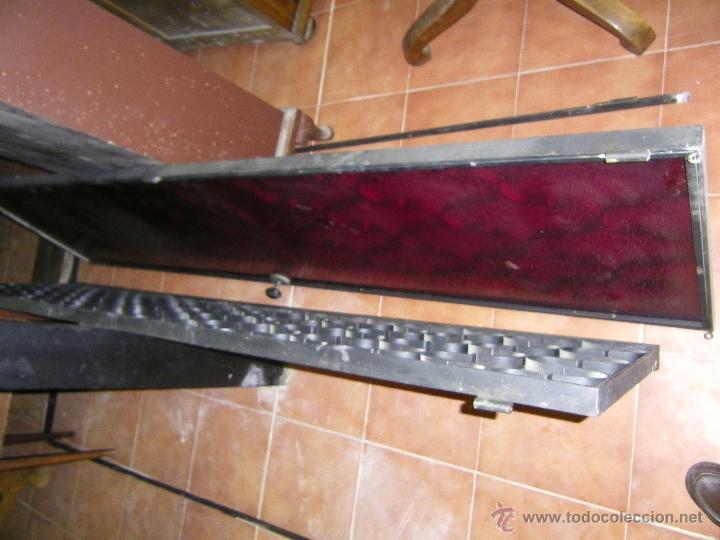 Antig&uuml;edades: PUERTA DOS HOJAS CON ADORNOS DE FORJA - Foto 4