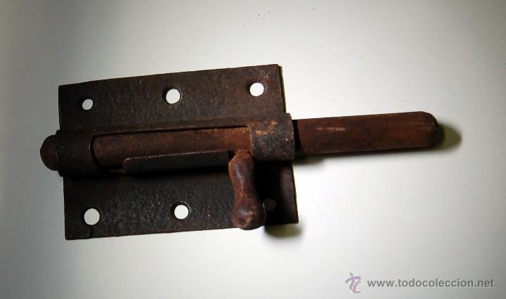 Antig&uuml;edades: CERROJO DE HIERRO ANTIGUO S. XIX - Foto 2