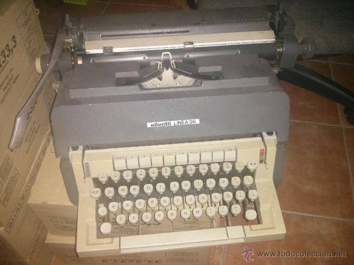 Antig&uuml;edades: Maquina de escribir, Olivetti LINEA 98. - Foto 1