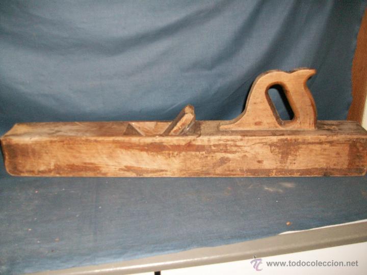 Antig&uuml;edades: ANTIGUO CEPILLO DE CARPINTERO-MIDE 64,50CM DE LARGO. - Foto 1