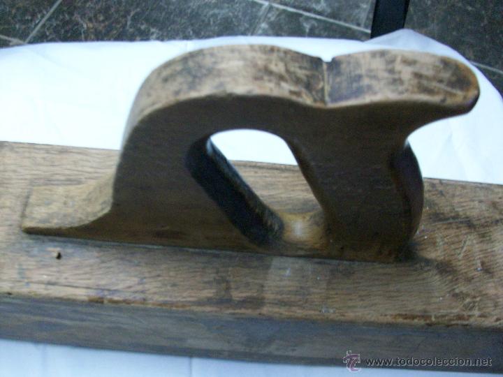 Antig&uuml;edades: ANTIGUO CEPILLO DE CARPINTERO-MIDE 64,50CM DE LARGO. - Foto 3