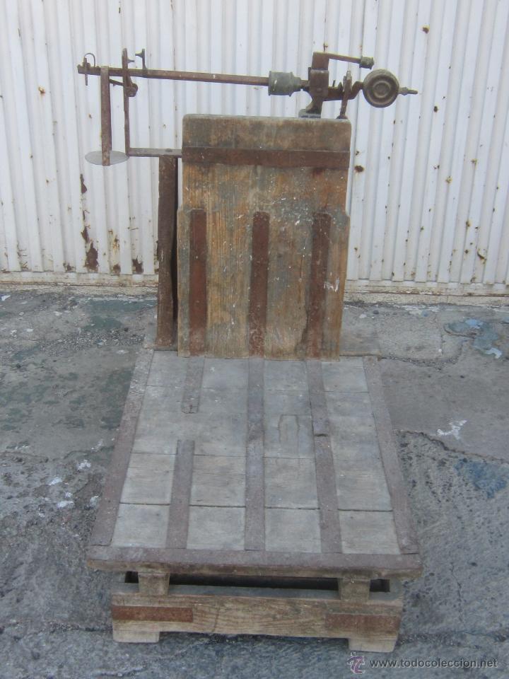 Antig&uuml;edades: BASCULA ANTIGUA - Foto 1