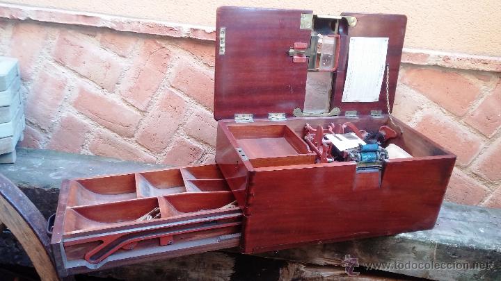 Antig&uuml;edades: Registradora de madera y bronce - Foto 1