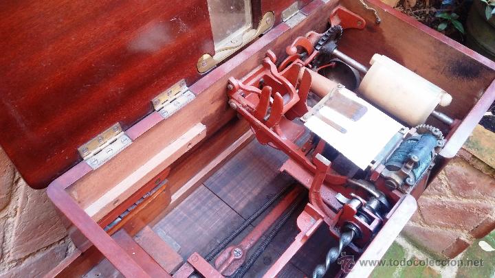 Antig&uuml;edades: Registradora de madera y bronce - Foto 10